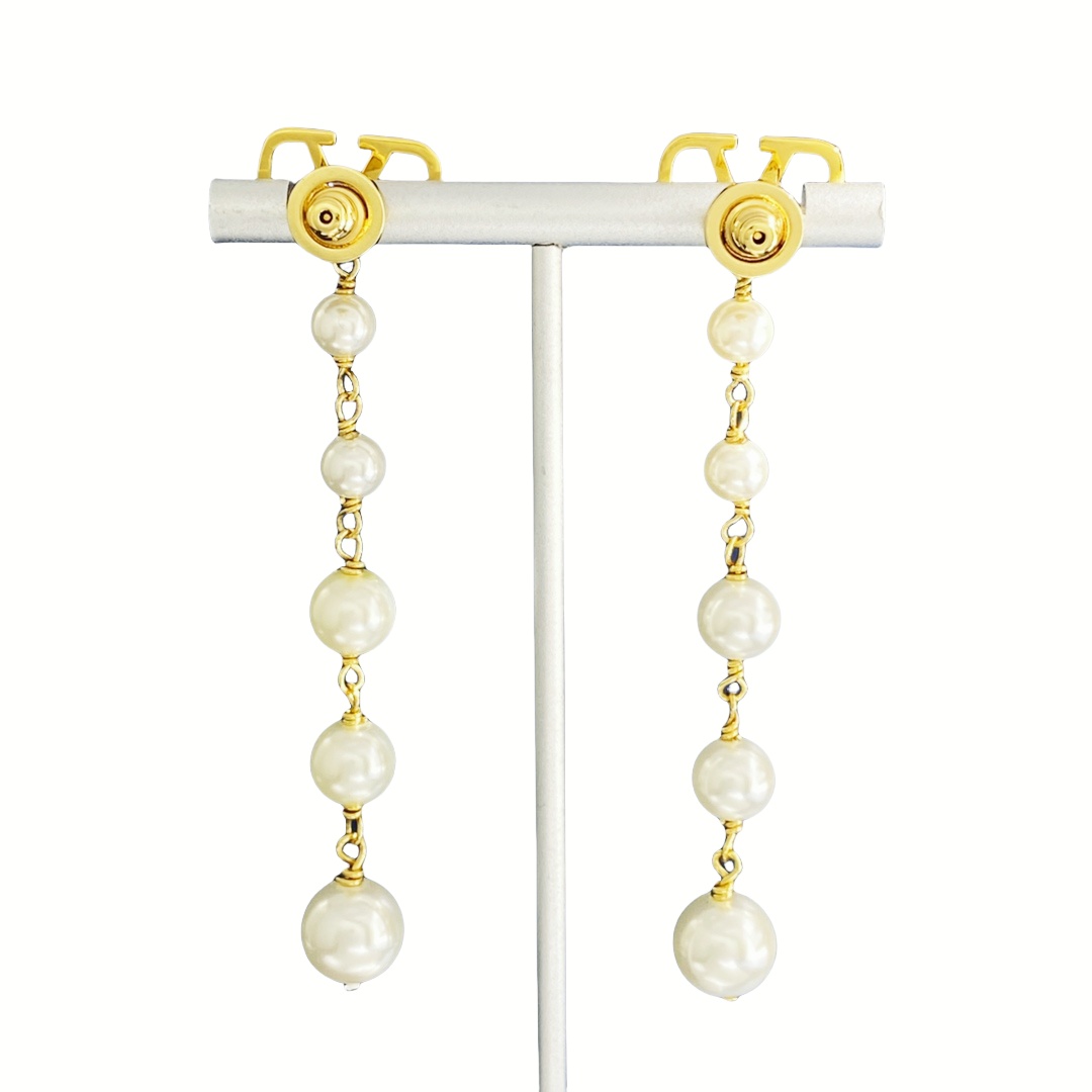 VTE124 VLogo pearl tassels drop Earrings - ccjewelryacc