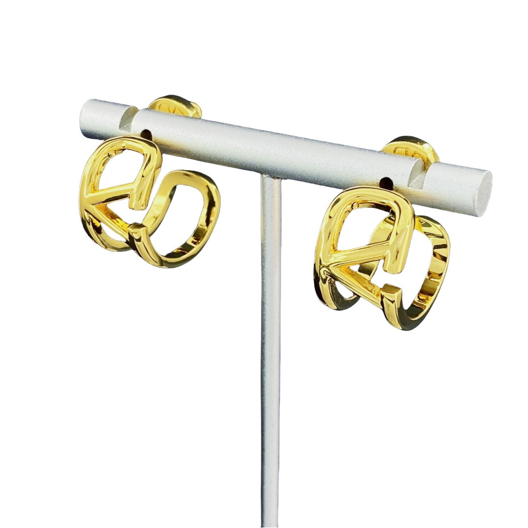 VTE120 C-shape V Logo Earrings - ccjewelryacc