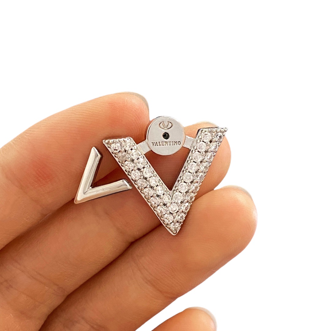 VTE109 Full crystal VV Logo stud earrings in silver/Gold - ccjewelryacc