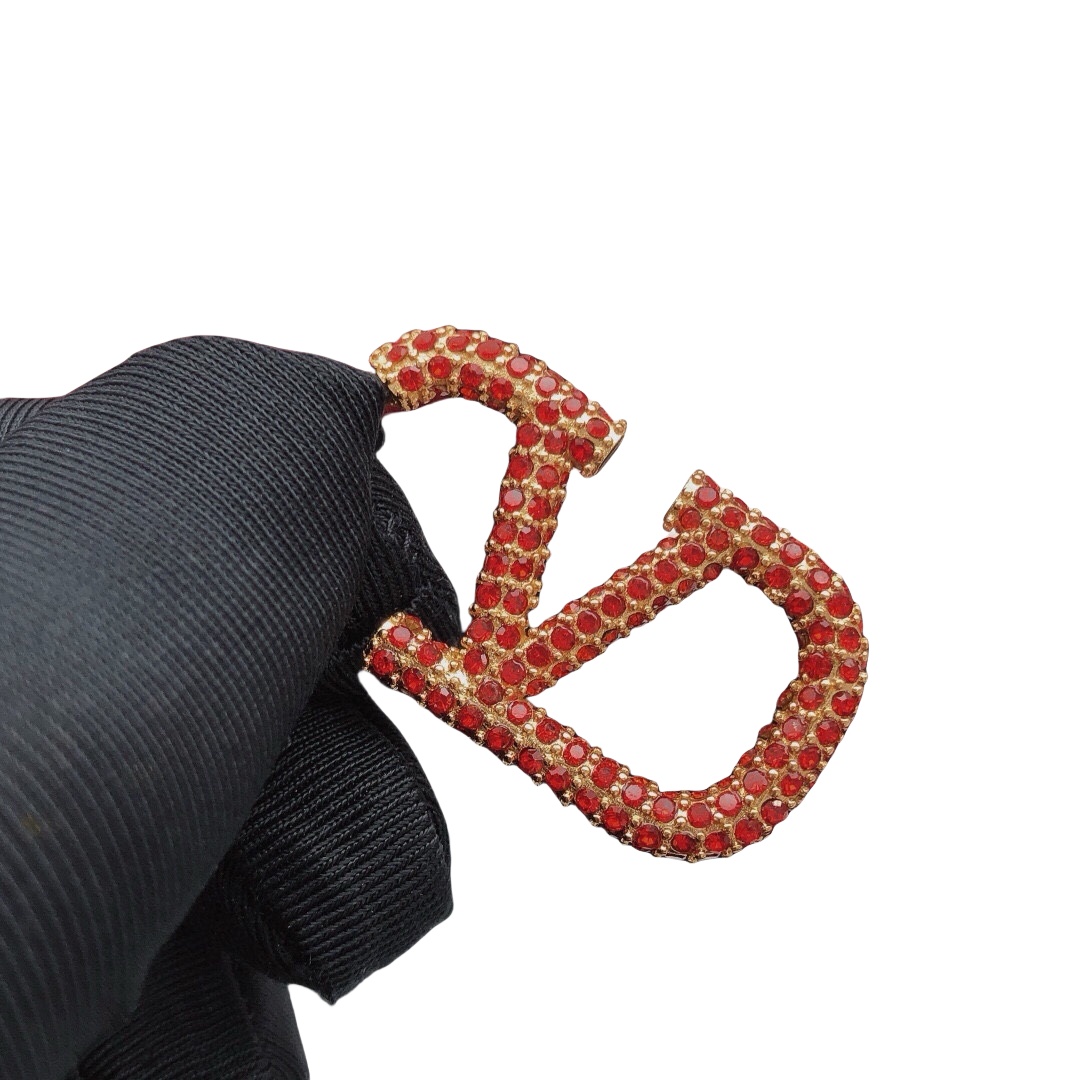 VTE118 Red crystal vlogo signature earrings in metal - ccjewelryacc