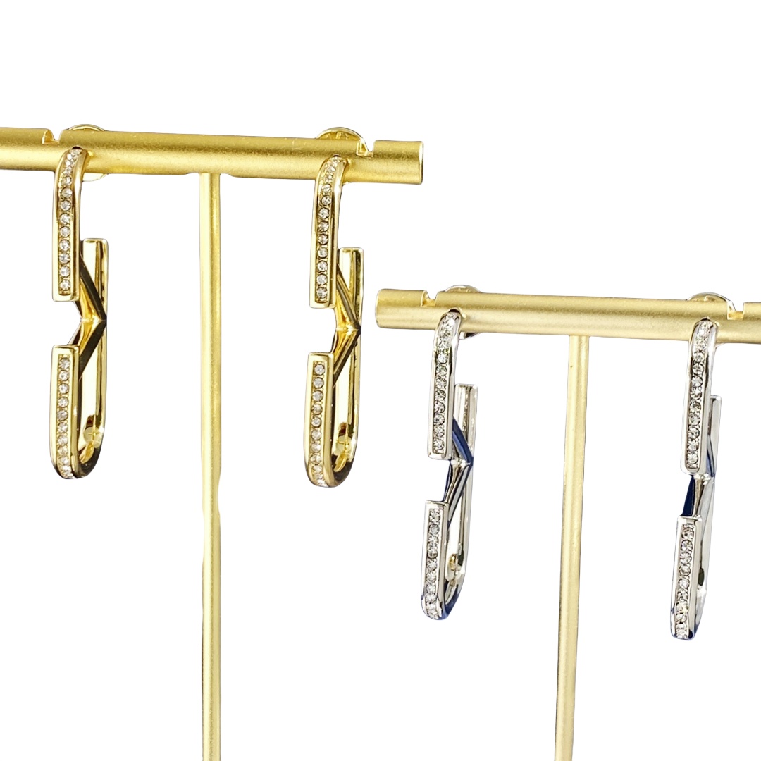 VTE122 V Logo Earrings in Metal with side crystal - ccjewelryacc