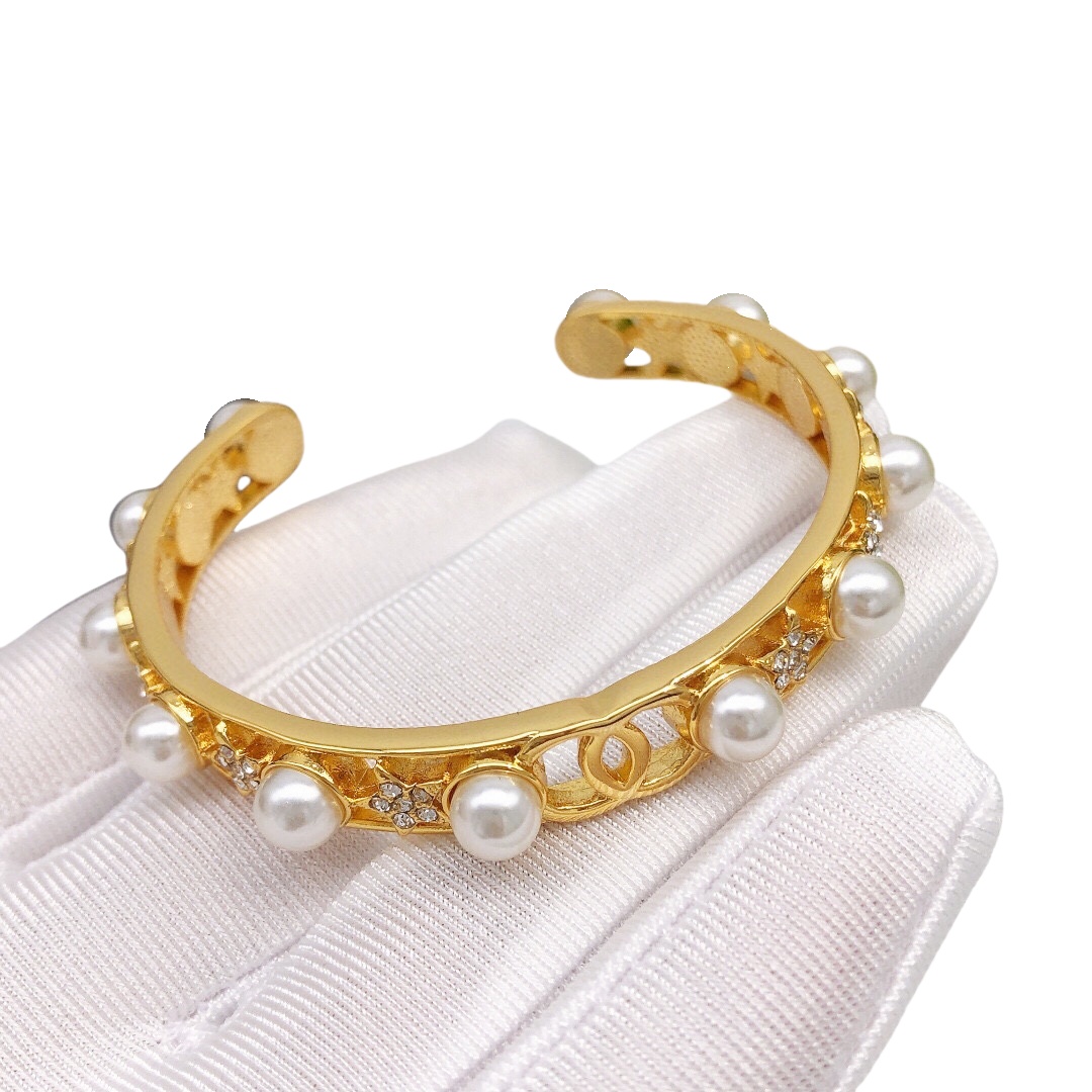 CCS047 Crystal star pearls CC logo bangle Bracelet - ccjewelryacc