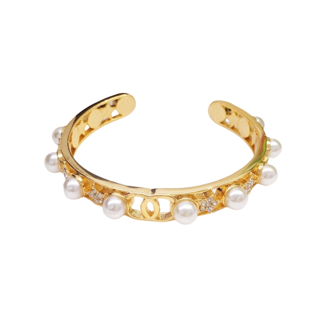 CCS047 Crystal star pearls CC logo bangle Bracelet - ccfashionjewelry