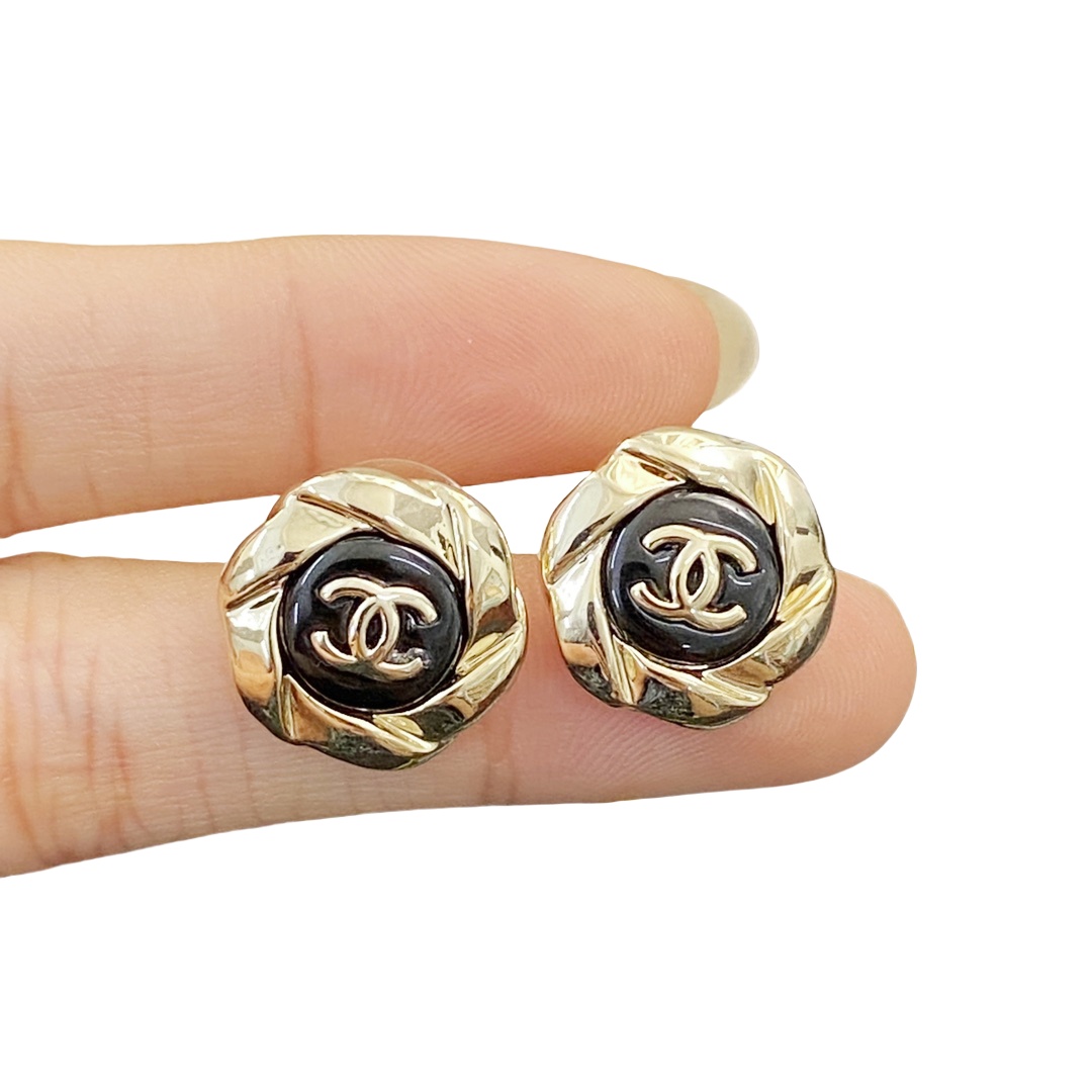 CCE726 Metal black leather camellia stud earrings - ccjewelryacc