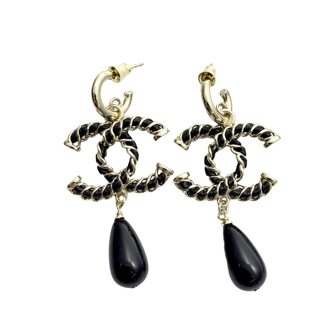 CCE033 Metal leather cc logo with black pearl drop earring - ccfashionjewelry