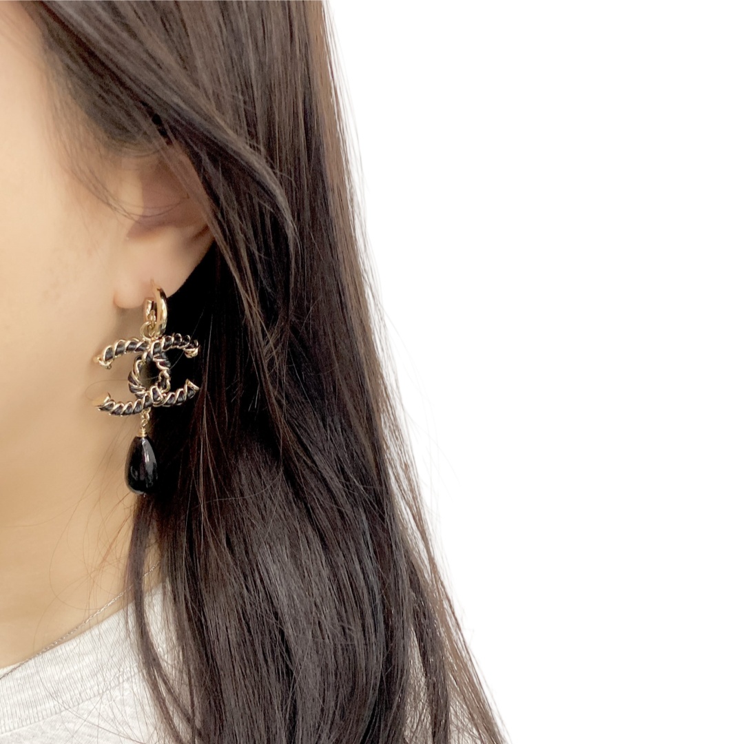 CCE033 Metal leather cc logo with black pearl drop earring - ccjewelryacc