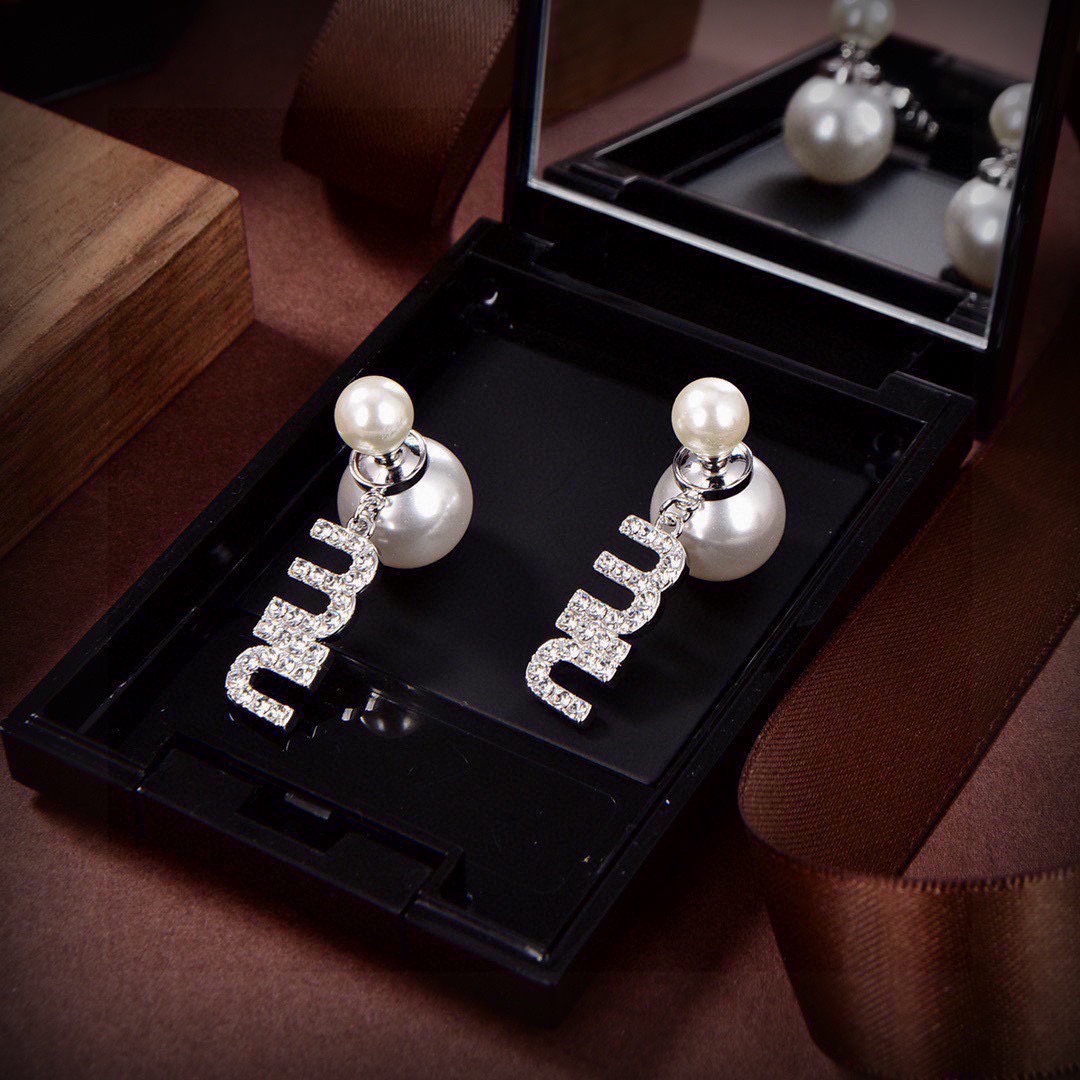 MME003 Crystal miumiu letter and pearl earrings - ccjewelryacc