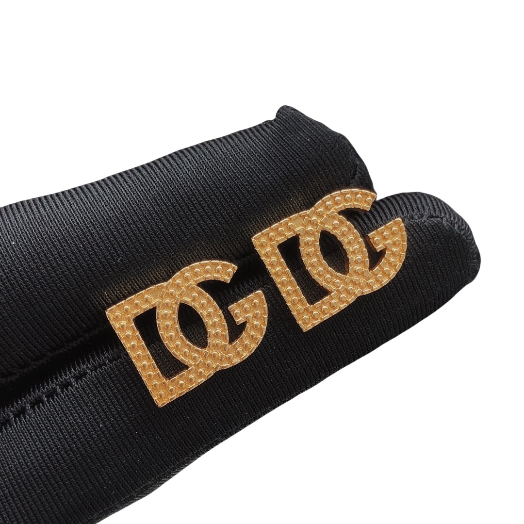 DGE040 Metal Gold DG logo earrings - ccjewelryacc