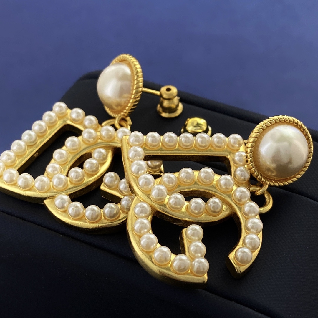 DGE028 Dolce and gabbana logo earrings - ccjewelryacc