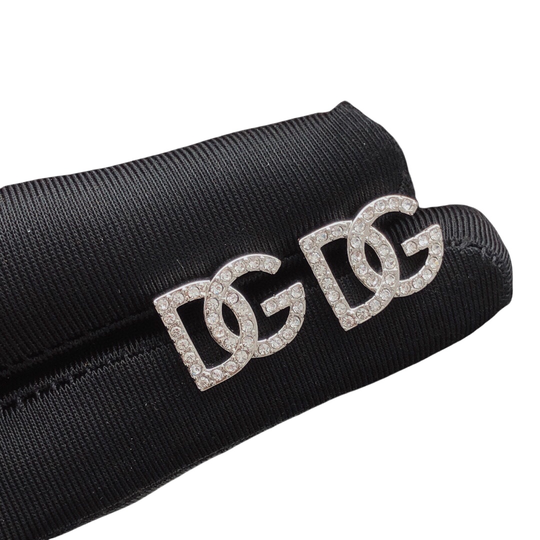DGE042 Metal crystal DG logo earrings - ccjewelryacc