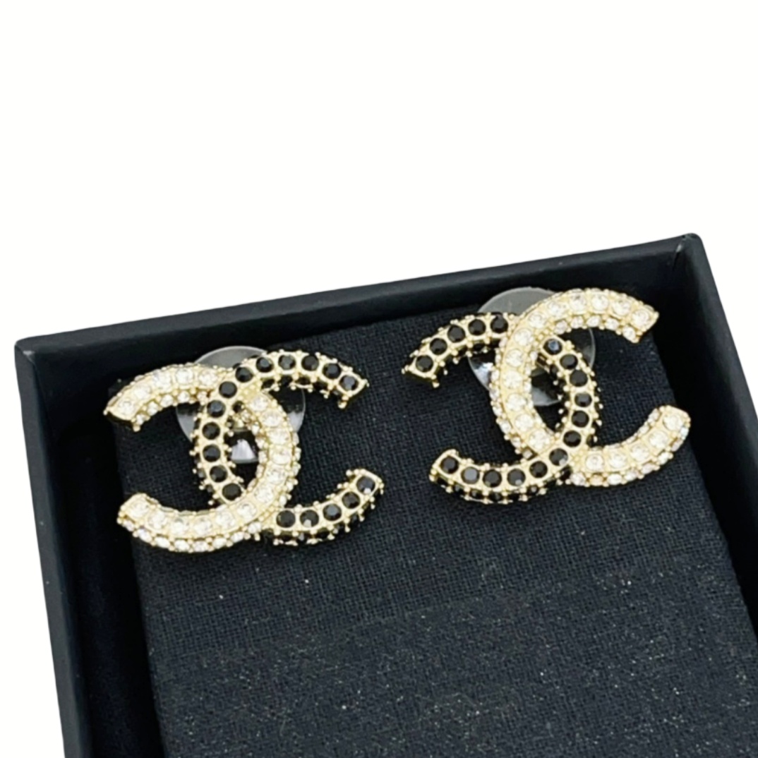 CCE136 Black and white crystal cc logo earrings - ccjewelryacc
