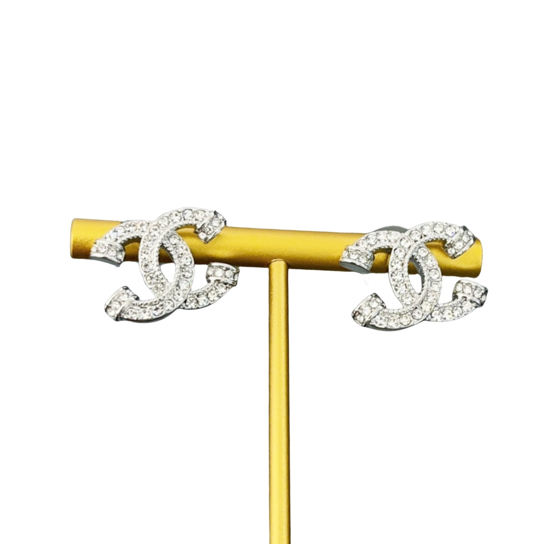 CCE135 CC Logo stud earrings silver in metal and crystal - ccjewelryacc