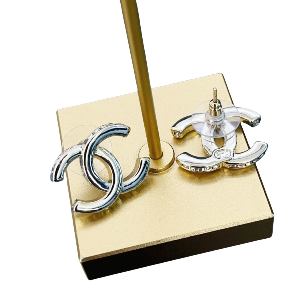 CCE138 Metal CC Logo stud earring - ccjewelryacc
