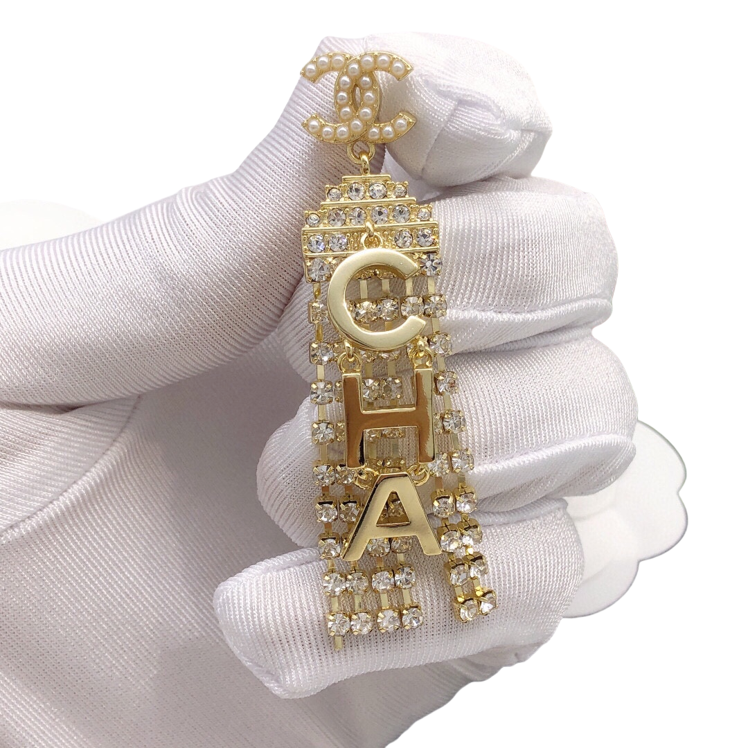 CCE822 Full crystal diamond CC tassels earrings - ccjewelryacc