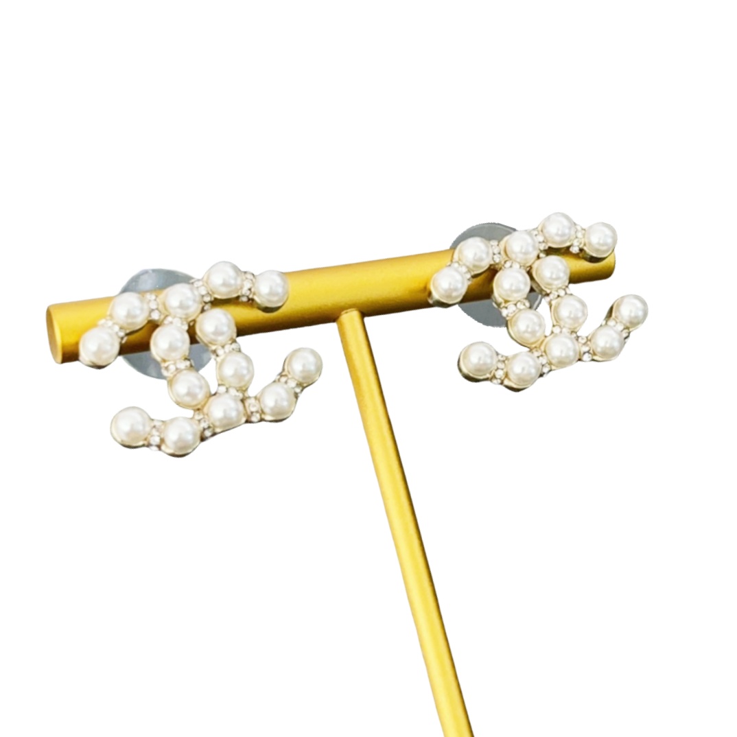 CCE127 CC Logo stu earring in metal and pearl crystal - ccjewelryacc