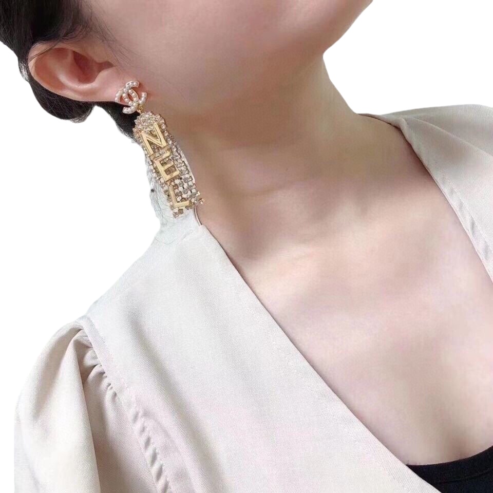 CCE822 Full crystal diamond CC tassels earrings - ccjewelryacc