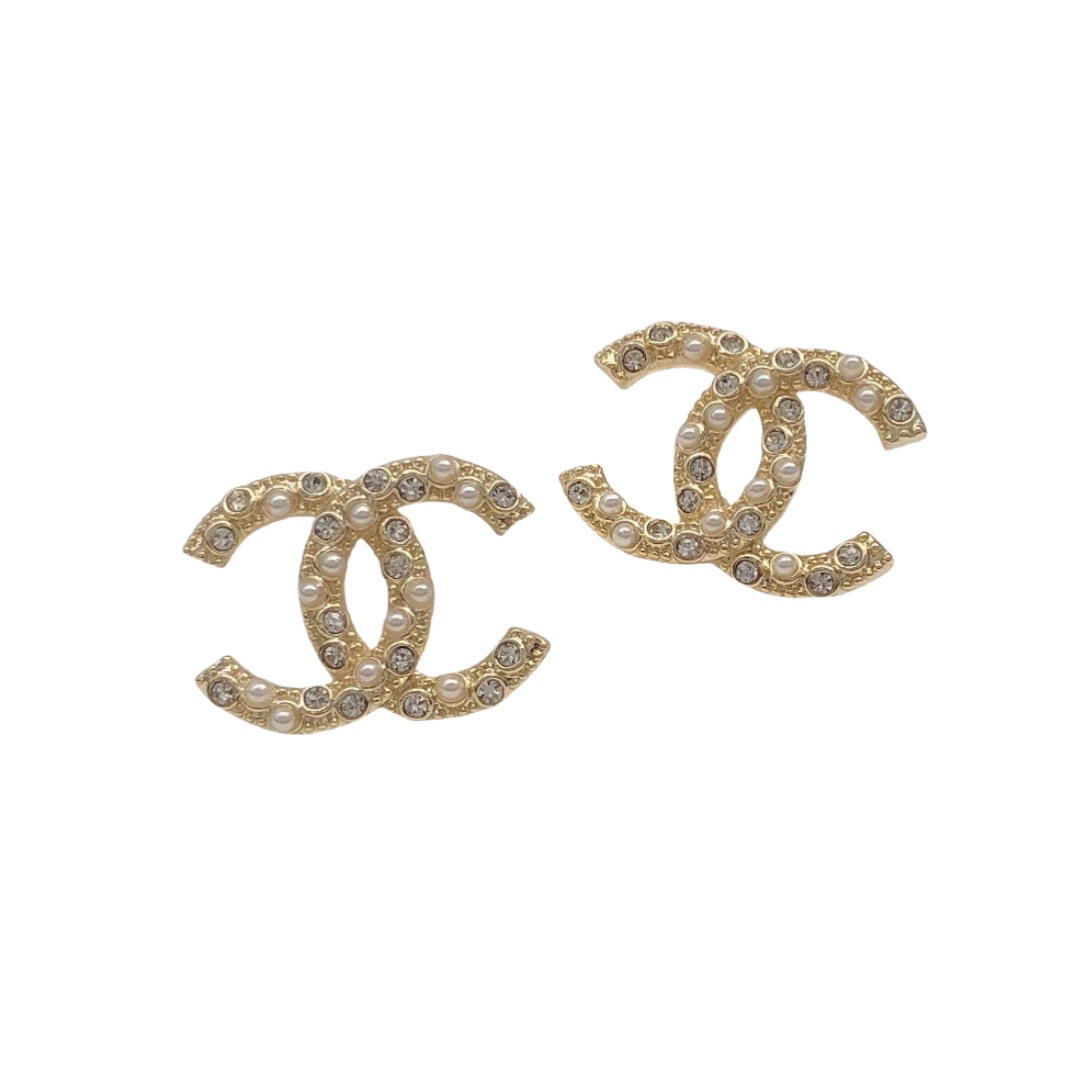 CCE144 Metal crystal pearl cc logo stud earrings - ccjewelryacc
