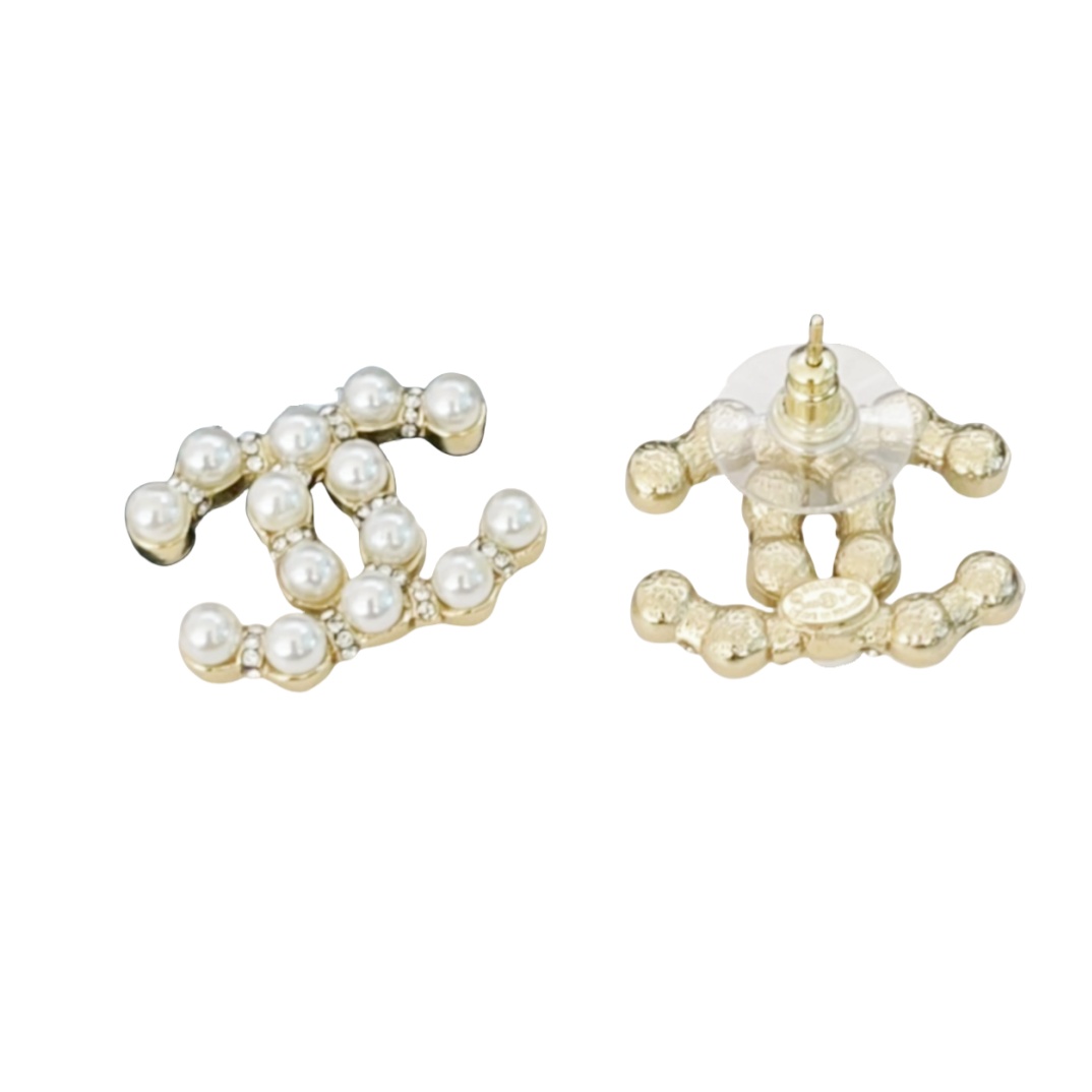 CCE127 CC Logo stu earring in metal and pearl crystal - ccjewelryacc