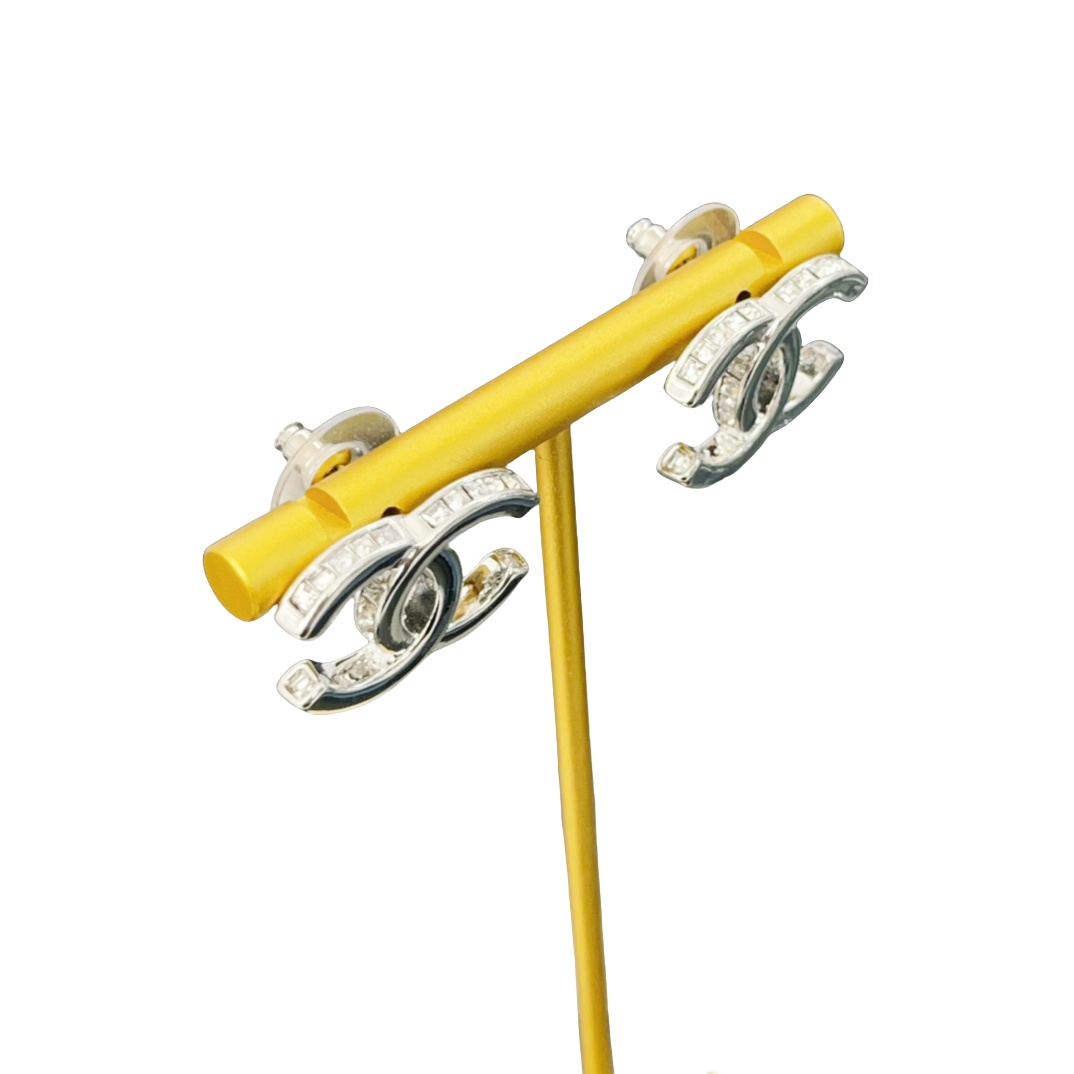 CCE138 Metal CC Logo stud earring - ccjewelryacc