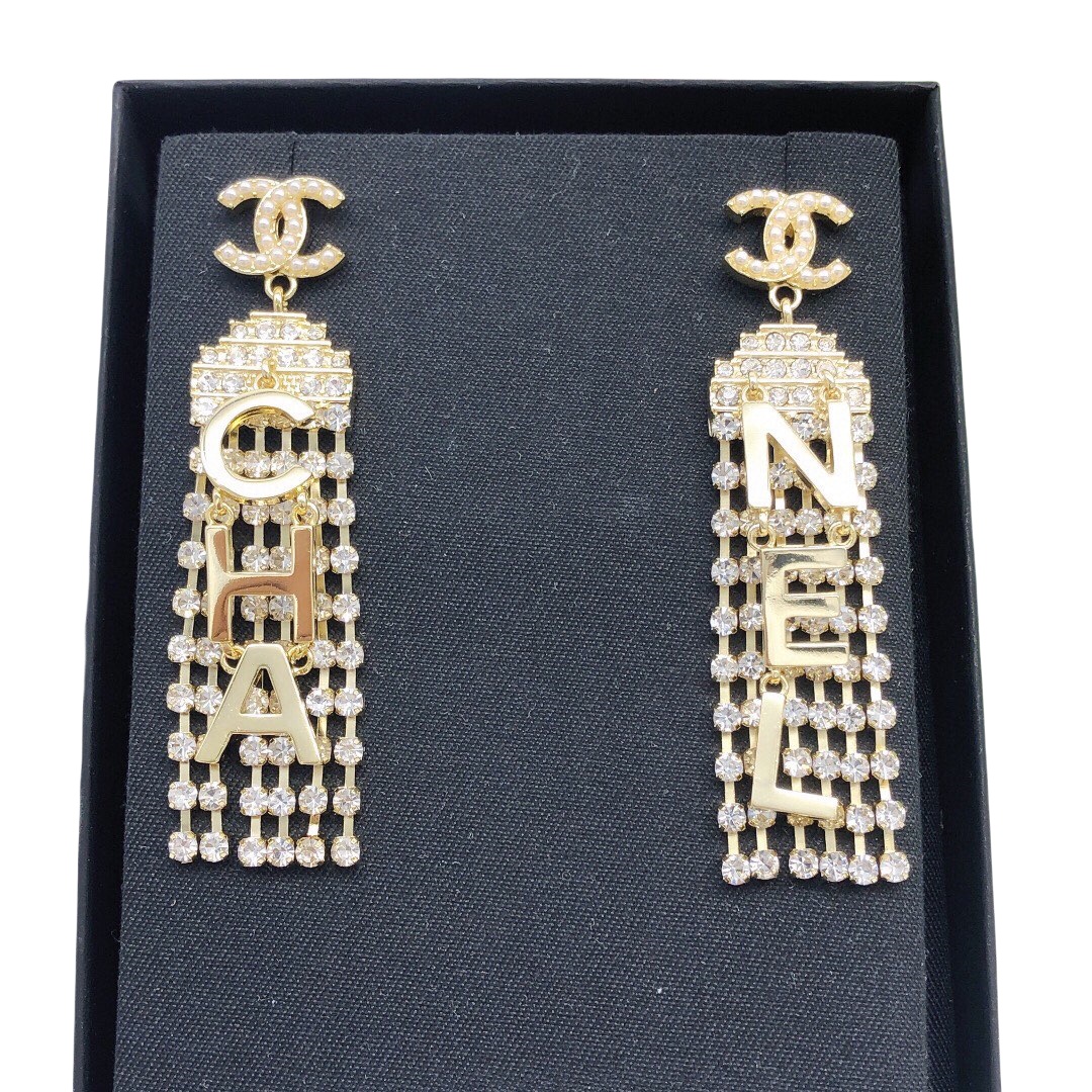 CCE822 Full crystal diamond CC tassels earrings - ccjewelryacc
