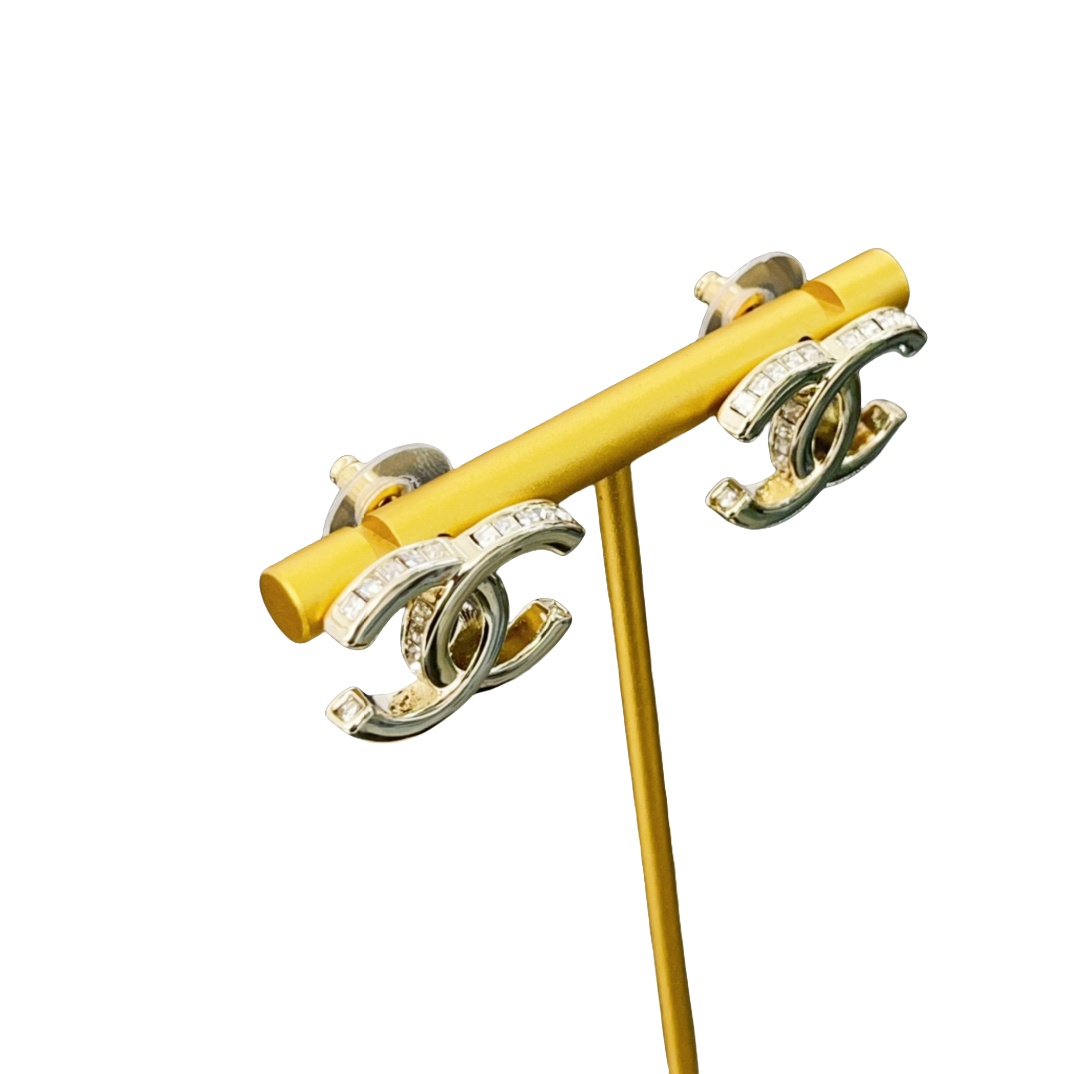 CCE138 Metal CC Logo stud earring - ccjewelryacc