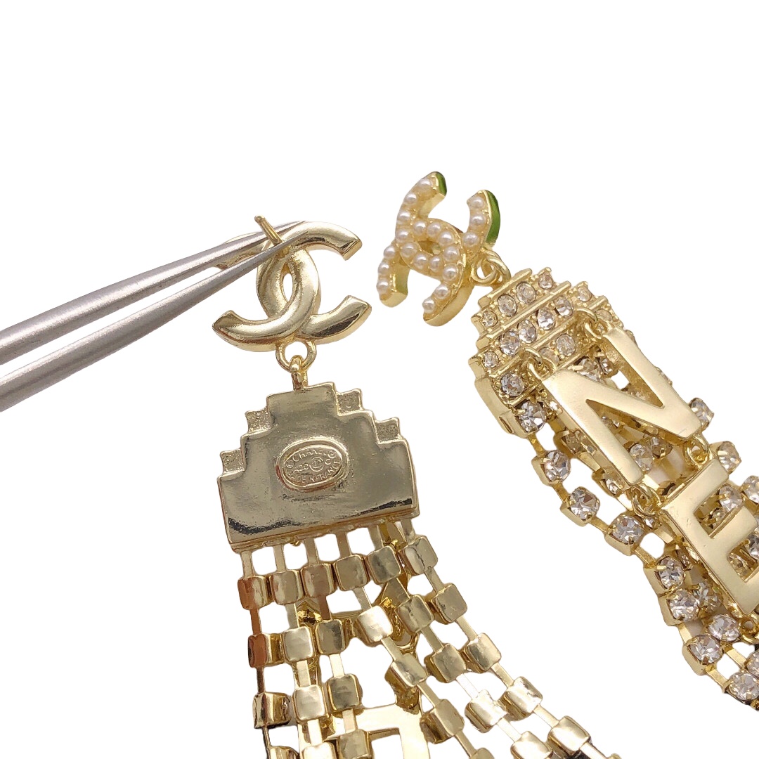 CCE822 Full crystal diamond CC tassels earrings - ccjewelryacc