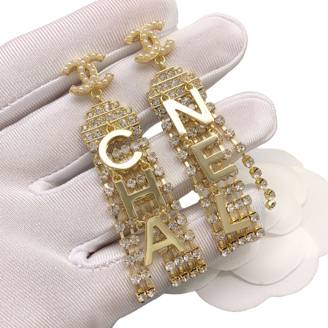 CCE822 Full crystal diamond CC tassels earrings - ccjewelryacc