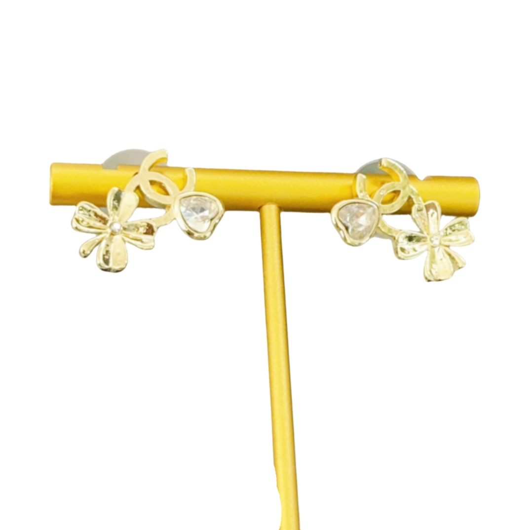 CCE167 Metal clover and crystal heart CC logo stud earrings - ccjewelryacc