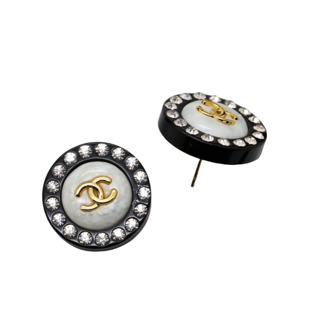 CCE323 Round white and black Acrylic crystal with cc logo stud earrings - ccfashionjewelry