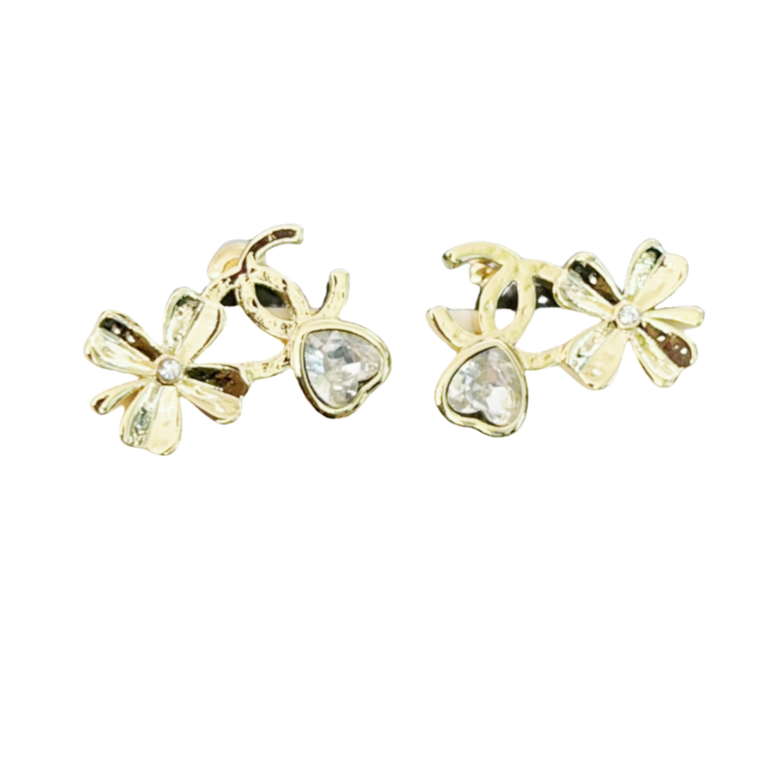 CCE167 Metal clover and crystal heart CC logo stud earrings - ccjewelryacc