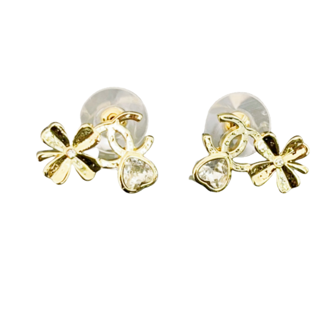 CCE167 Metal clover and crystal heart CC logo stud earrings - ccjewelryacc