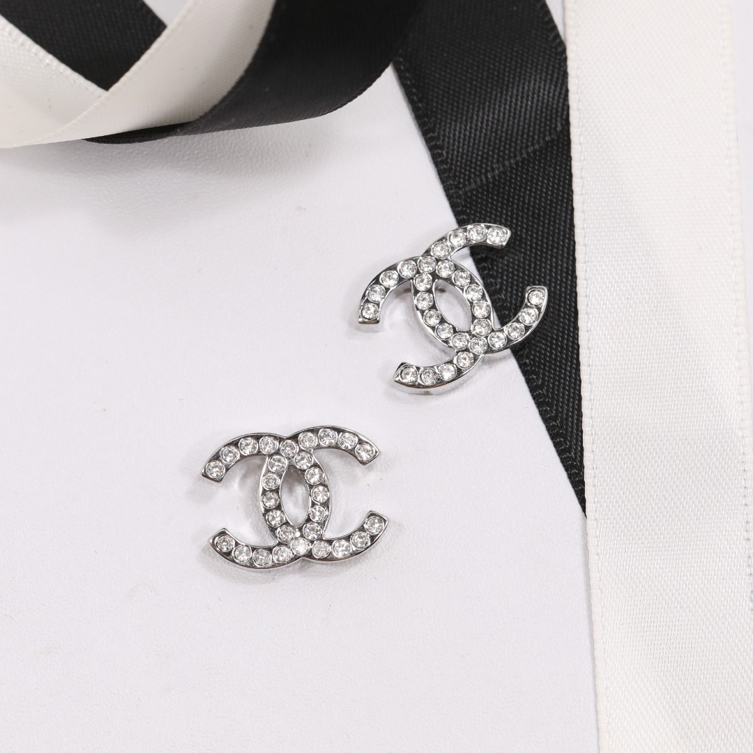 CCE158 Crystal cc logo stud earring in silver - ccjewelryacc