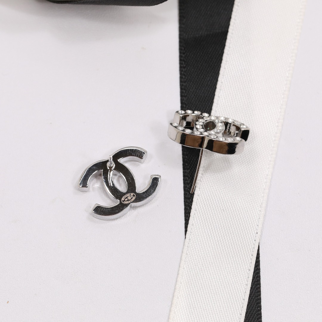 CCE158 Crystal cc logo stud earring in silver - ccjewelryacc