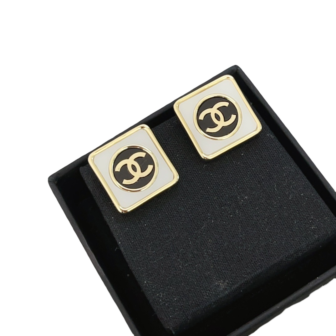 CCE164 Metal enamel CC logo stud earring - ccjewelryacc