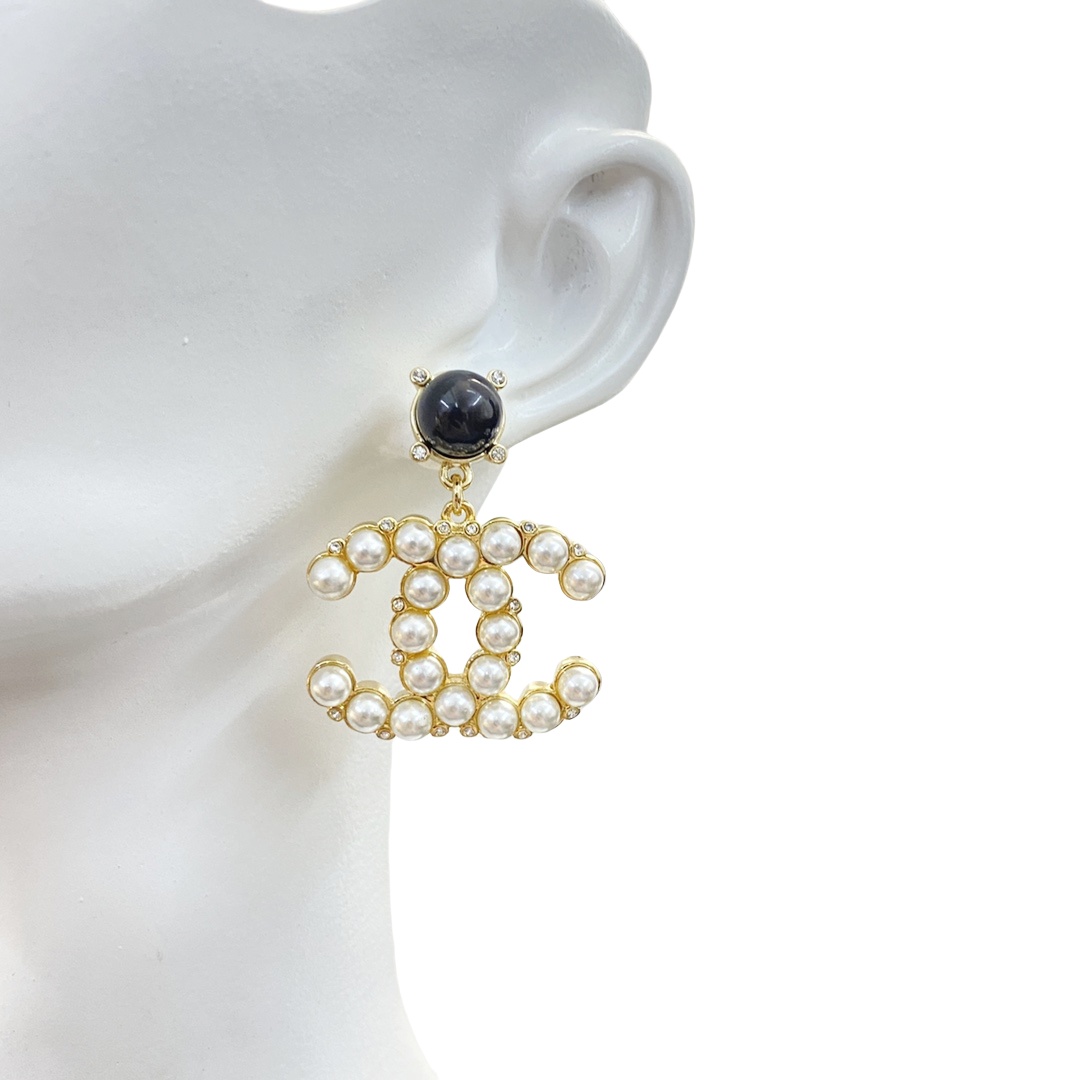 CCE816 Pearl CC logo drop earring - ccjewelryacc