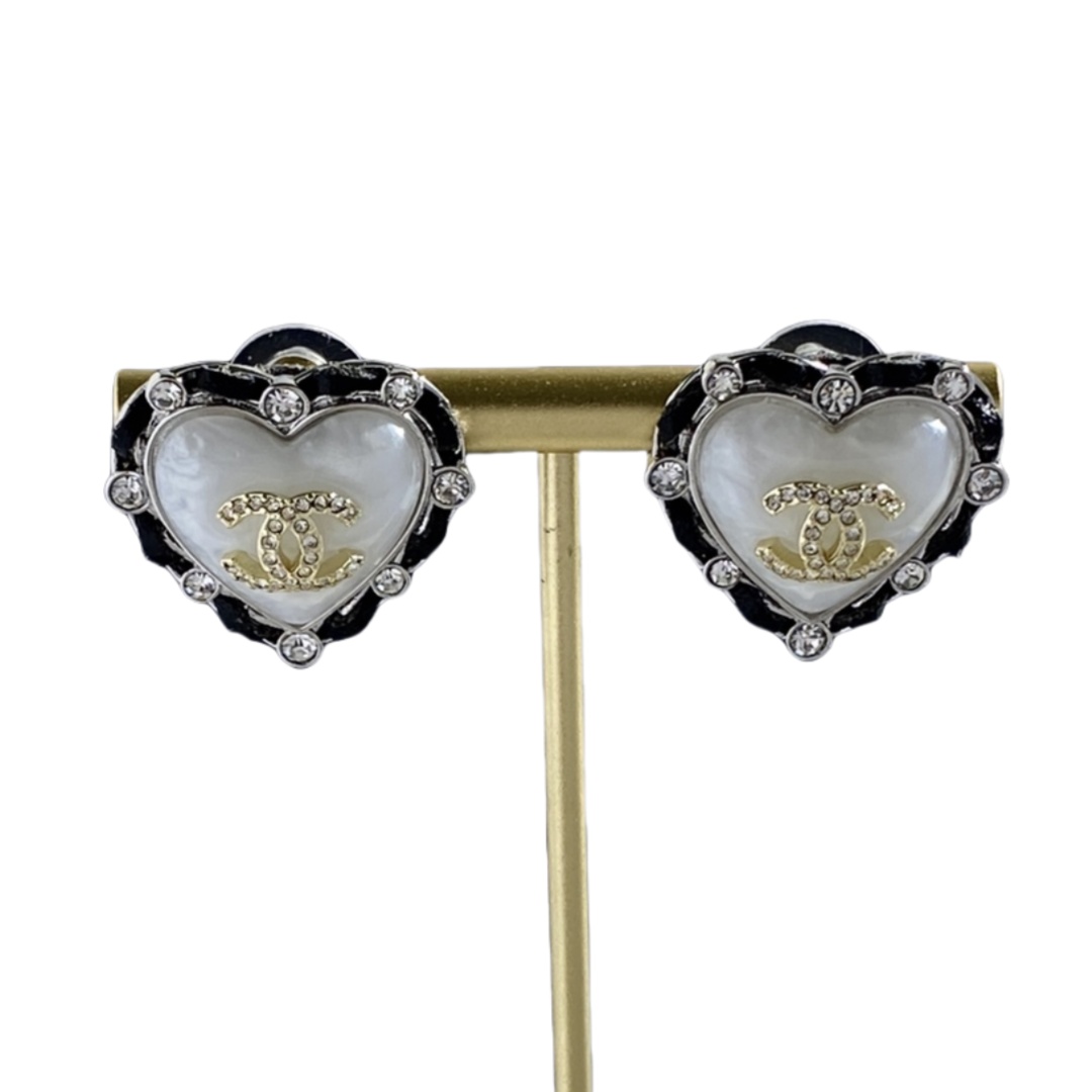 CCE712 Metal leather pearl heart stud earrings with crystal cc logo - ccfashionjewelry