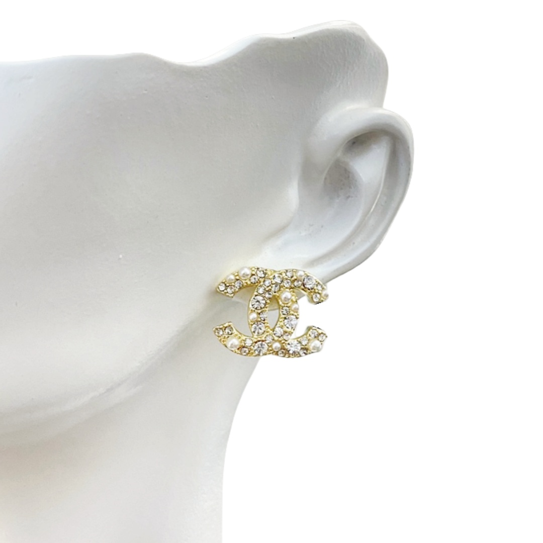 CCE173 Metal crystal pearl cc logo stud earrings - ccjewelryacc