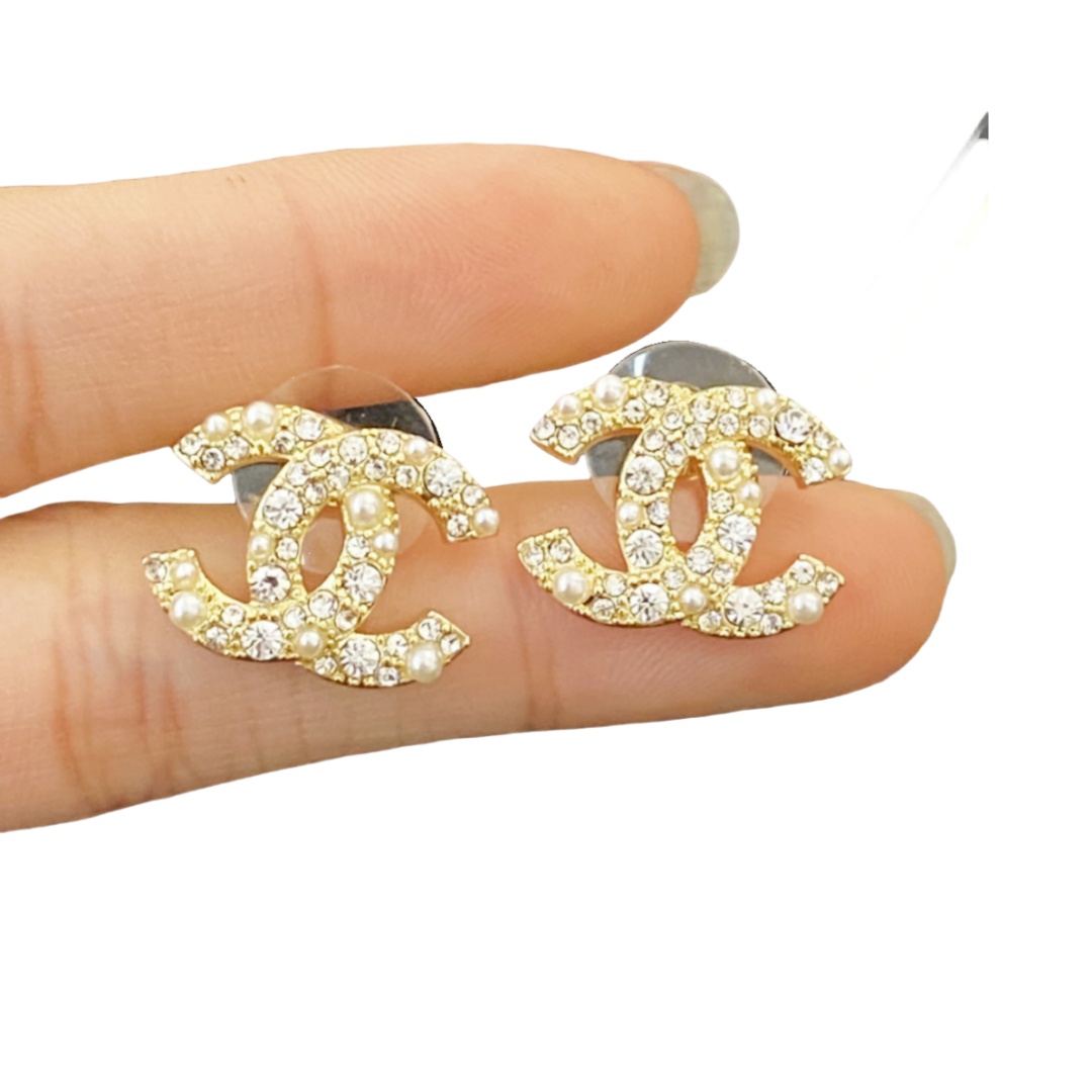 CCE173 Metal crystal pearl cc logo stud earrings - ccjewelryacc