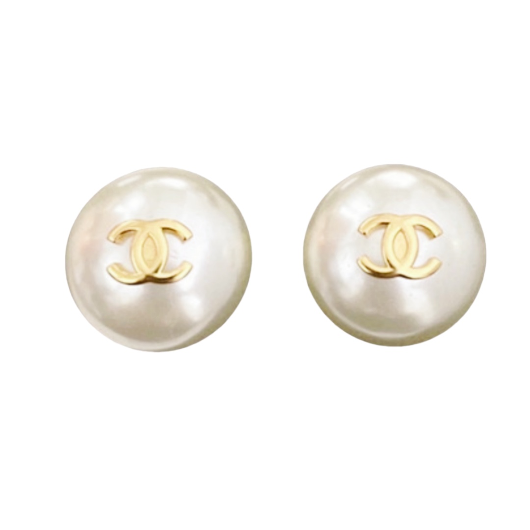 CCE170 White Pearl cc stud earrings - ccjewelryacc