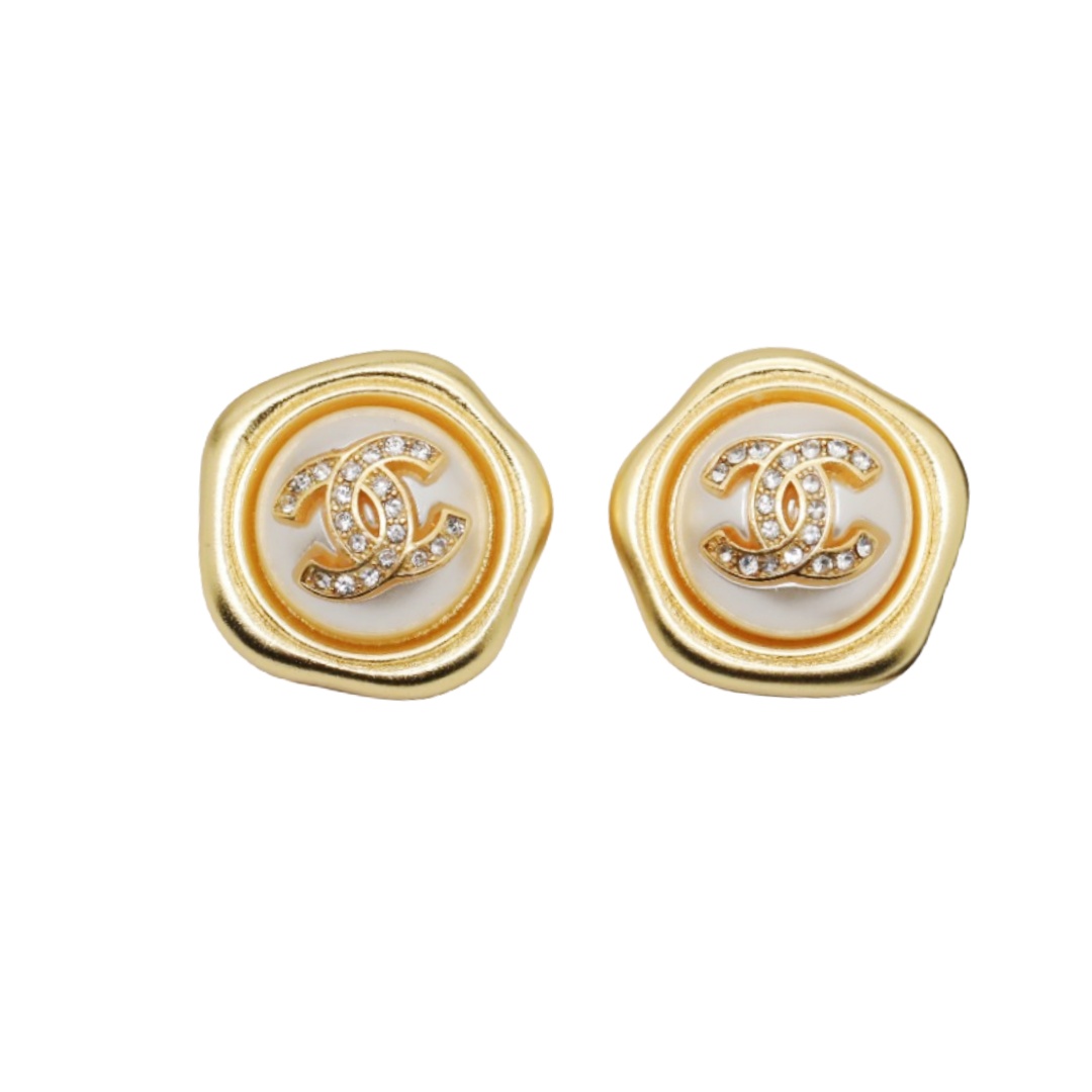 CCE257 Flower with cc logo stud earrings - ccjewelryacc