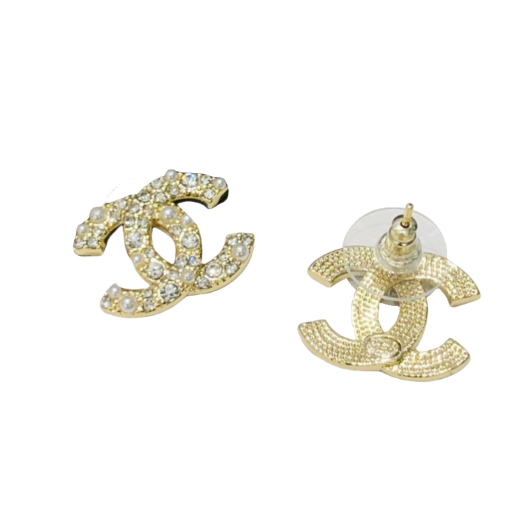 CCE173 Metal crystal pearl cc logo stud earrings - ccjewelryacc