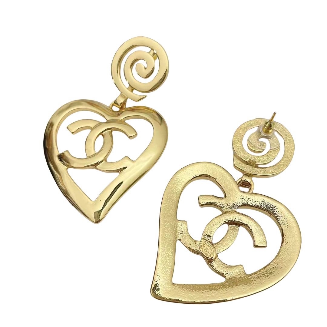 CCE440 Metal vintage Gold heart CC drop earring - ccjewelryacc