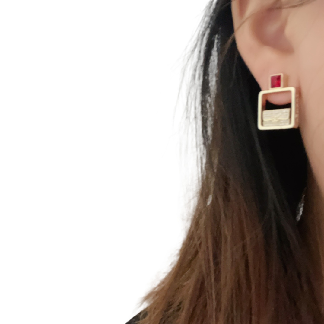 CCE222 Hollow Red perfume bottle with crystal bag and CC earring - ccjewelryacc