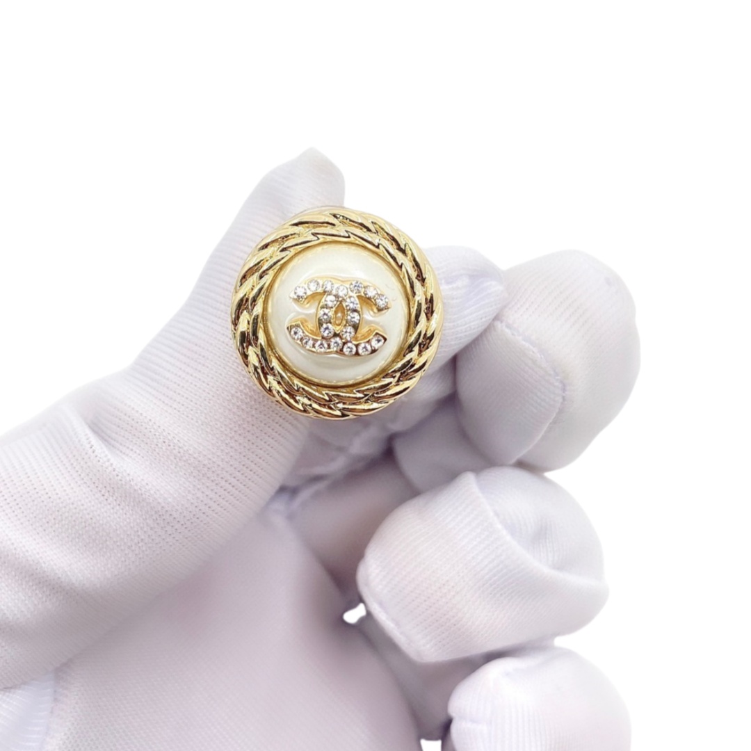 CCE716 Round cc stud earrings - ccjewelryacc