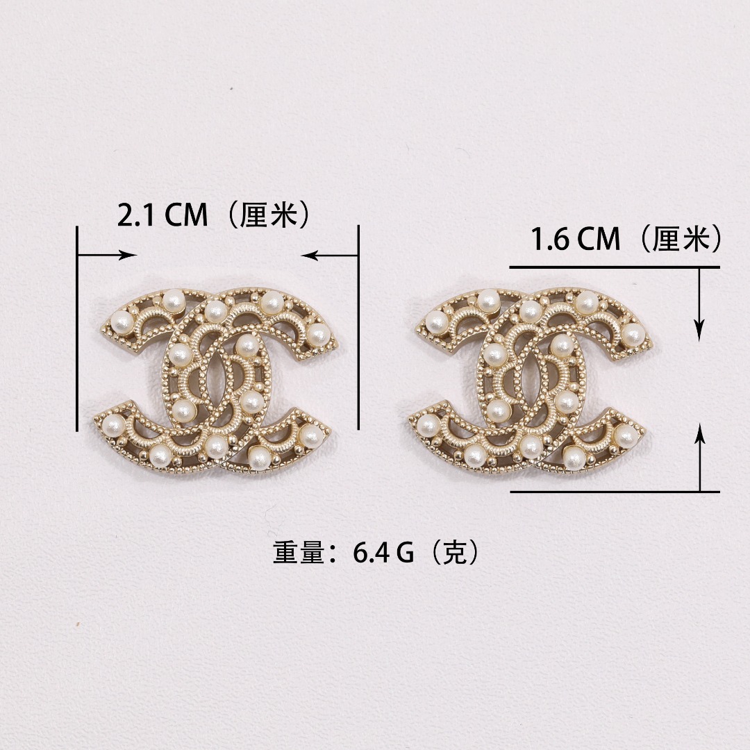 CCE195 Hollow pearl cc stud earrings - ccjewelryacc