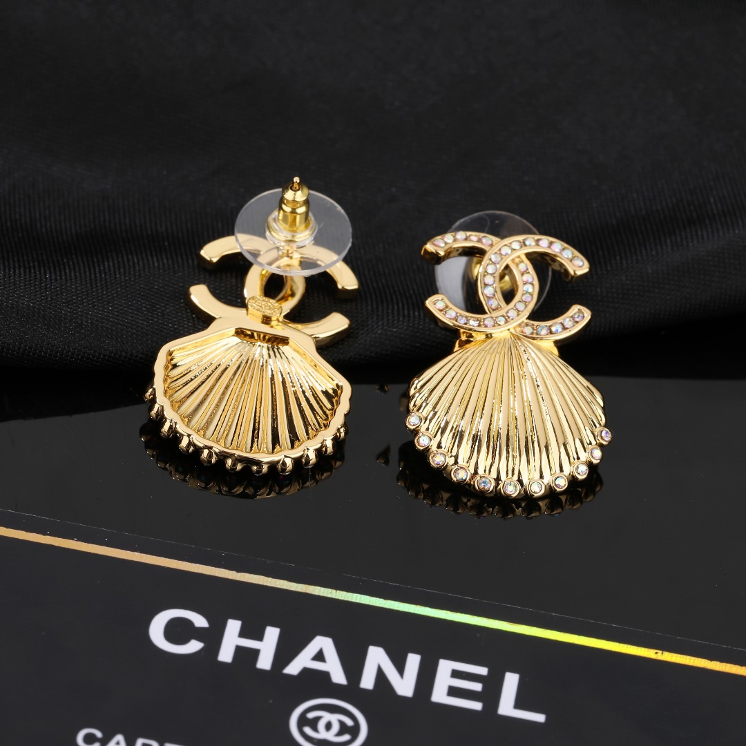 CCE114 Metal gold conch and CC logo earrings with color crystal - ccjewelryacc