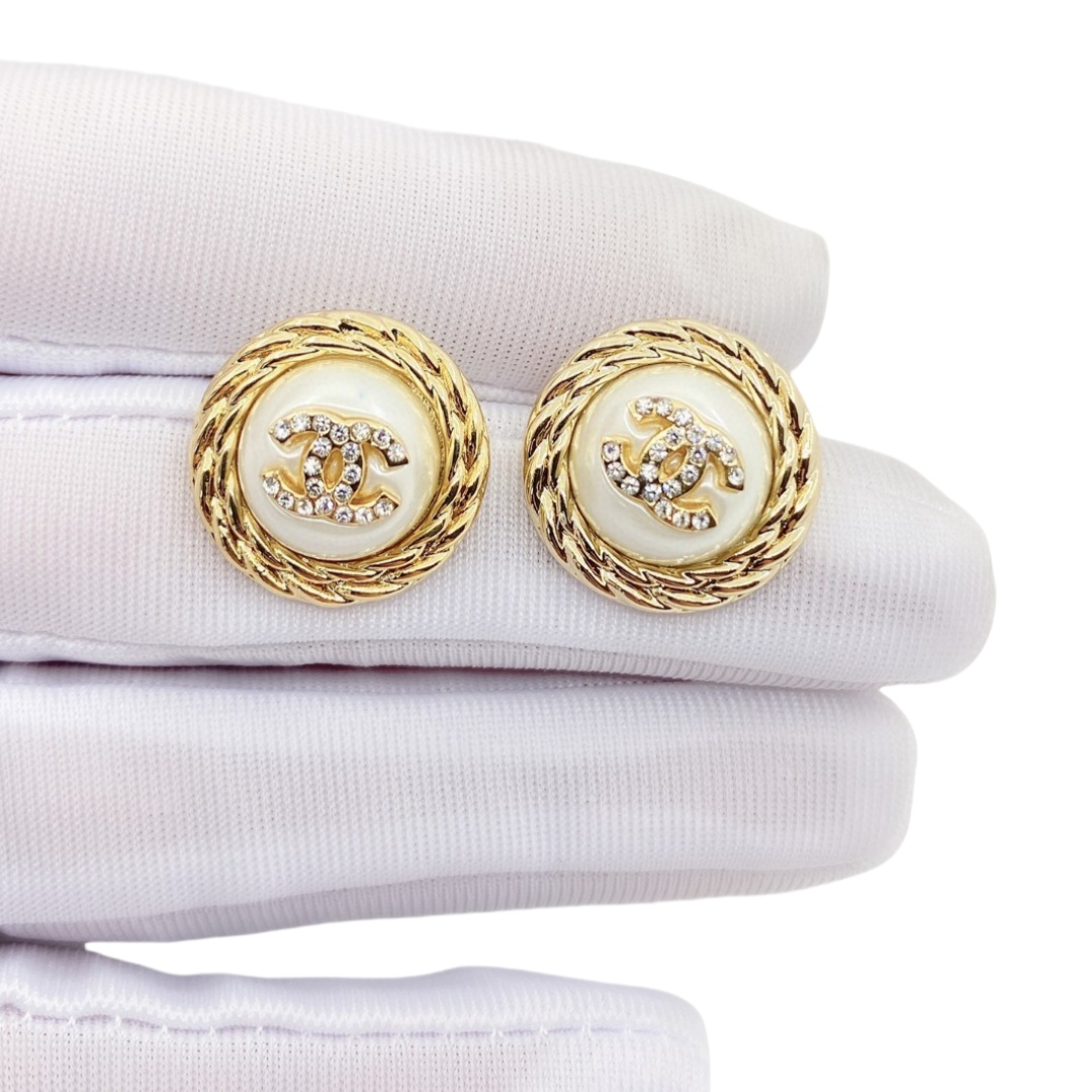 CCE716 Round cc stud earrings - ccjewelryacc