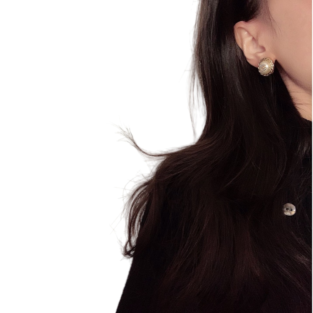 CCE716 Round cc stud earrings - ccjewelryacc