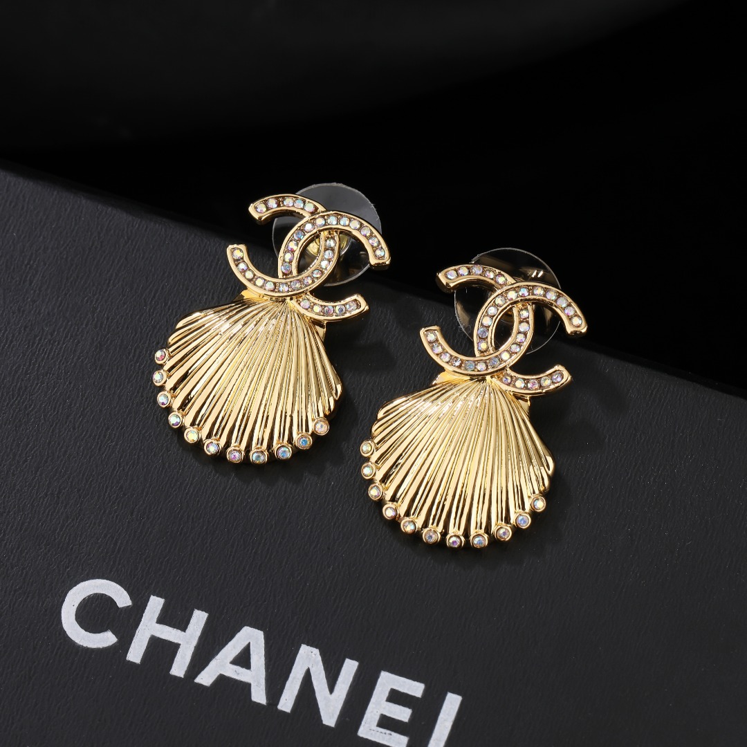 CCE114 Metal gold conch and CC logo earrings with color crystal - ccjewelryacc