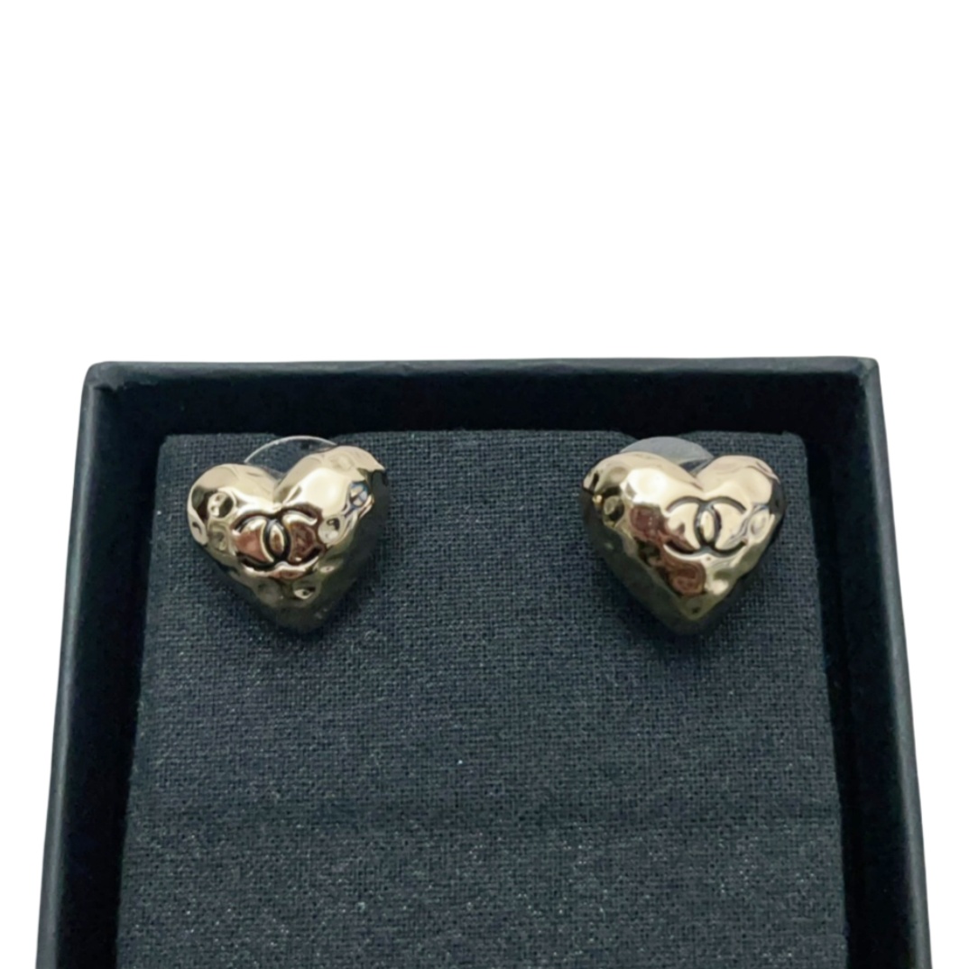 CCE198 Metal Gold heart with CC logo stud earring - ccjewelryacc